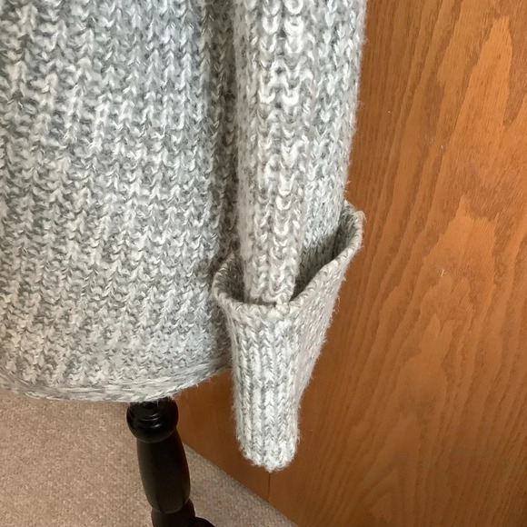 Rue Stiic Grey V-Neck Textured Sweater Sz-S - Picture 4 of 7